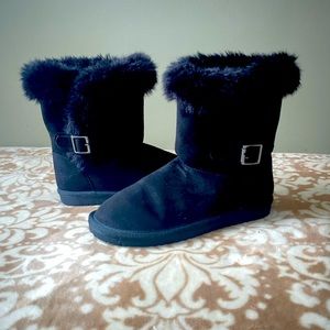 Children’s (Big Kids) size 4 Sherpa lined boots